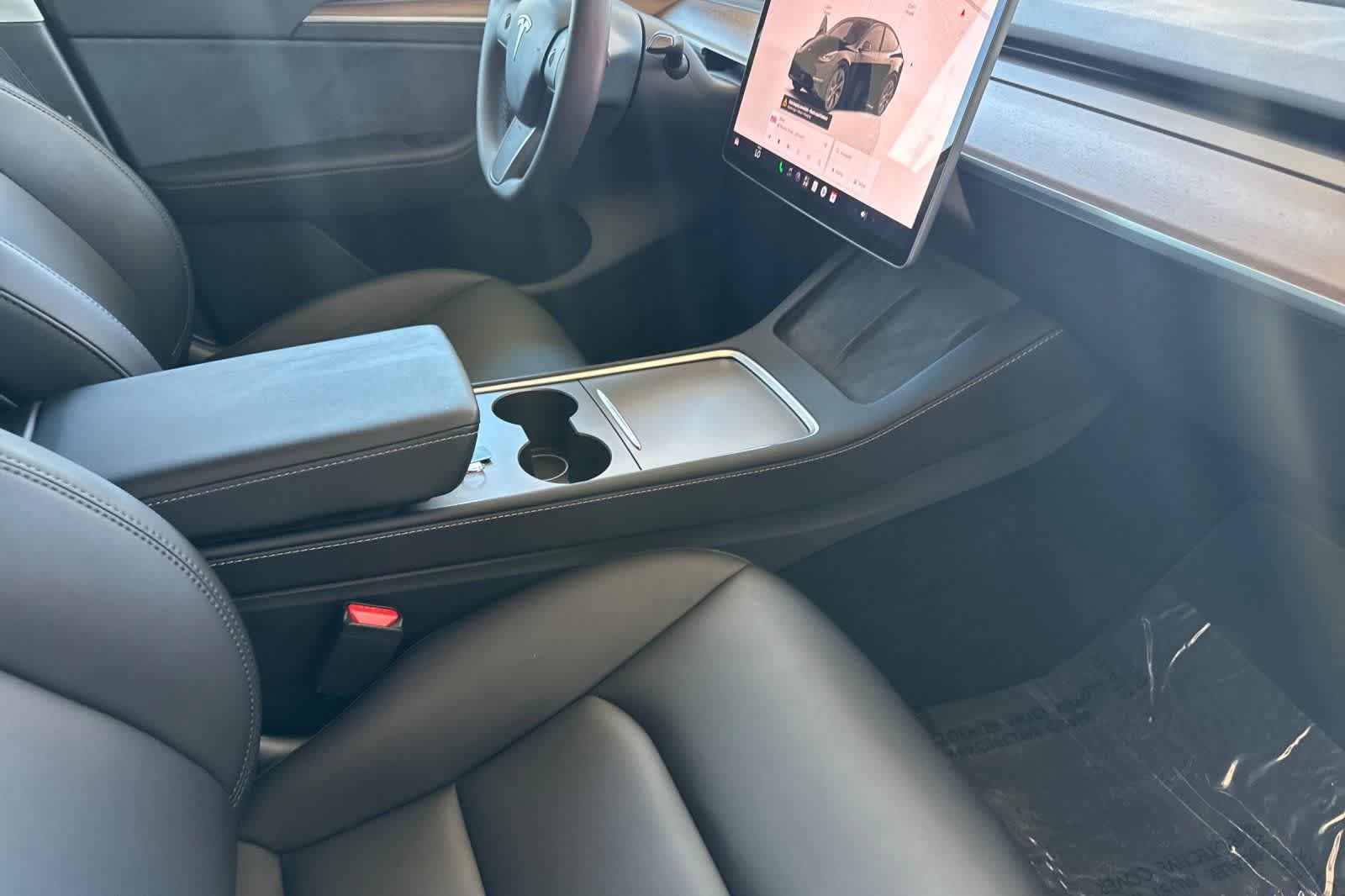 Used 2024 Tesla Model Y Long Range AWD/4WD image 17