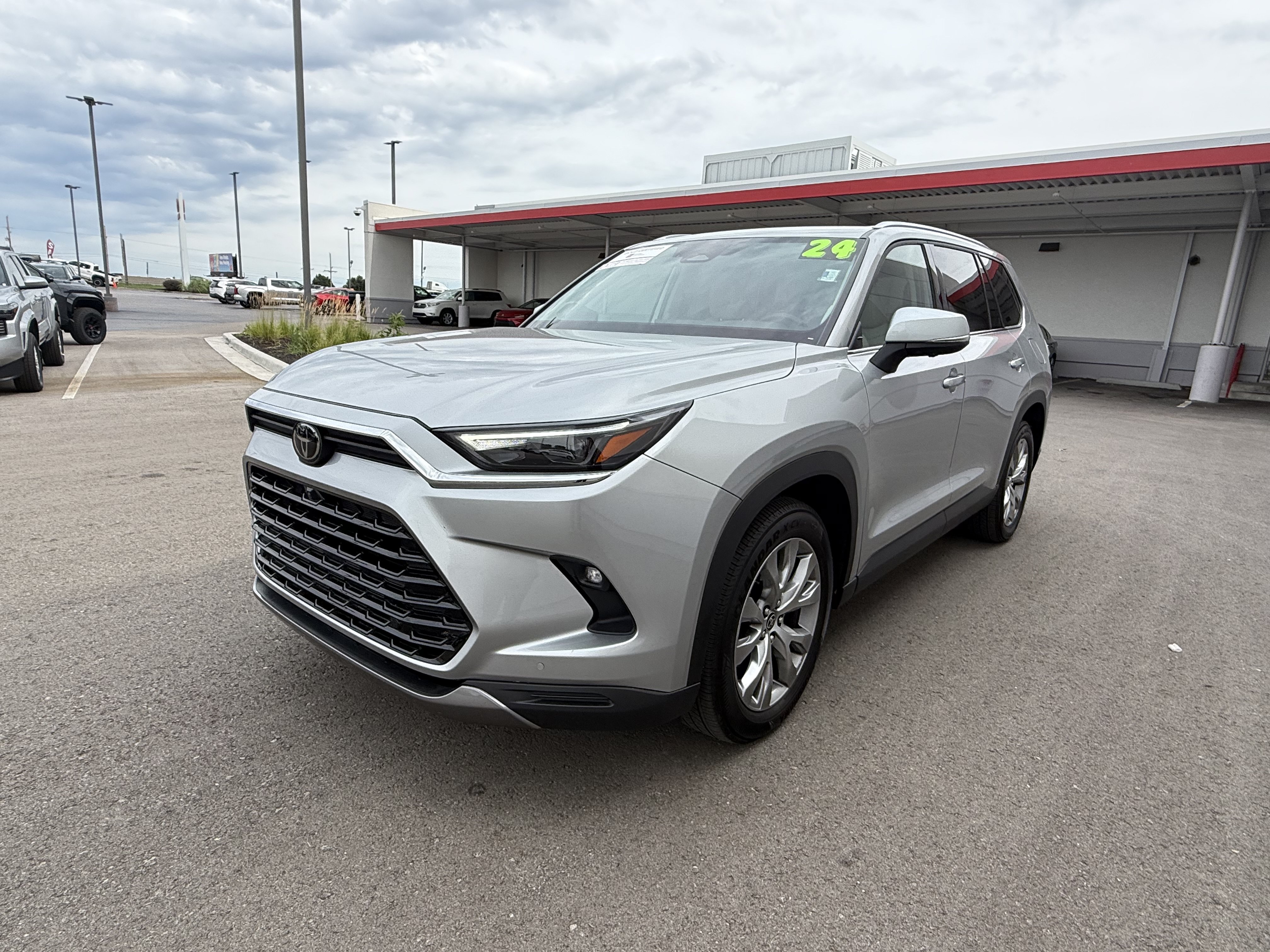 Certified 2024 Toyota Grand Highlander AWD image 2