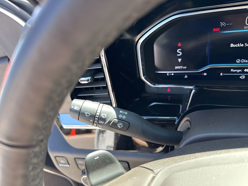 Used 2025 Chevrolet Silverado 1500 LT Trail Boss w/ Convenience Package II image 32