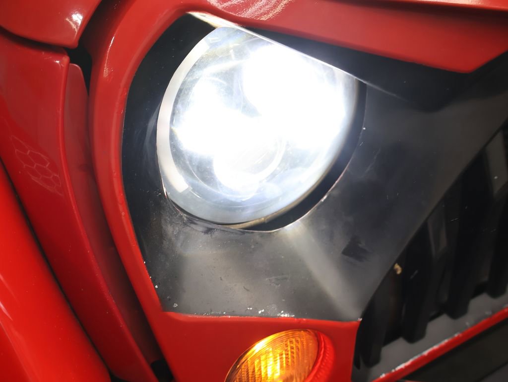 Used 2015 Jeep Wrangler Unlimited Sahara image 24