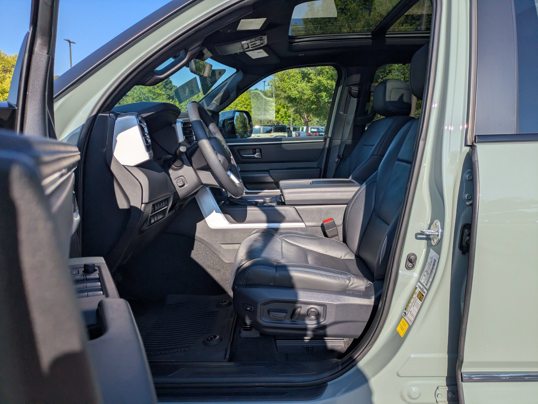 Used 2025 Toyota Tundra Platinum AWD/4WD image 12