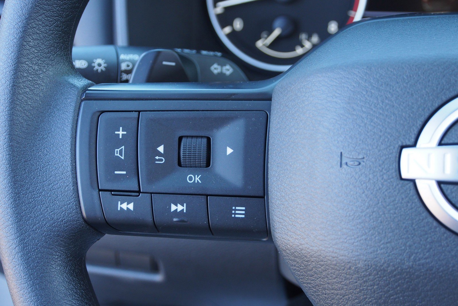 Used 2025 Nissan Rogue S FWD image 22