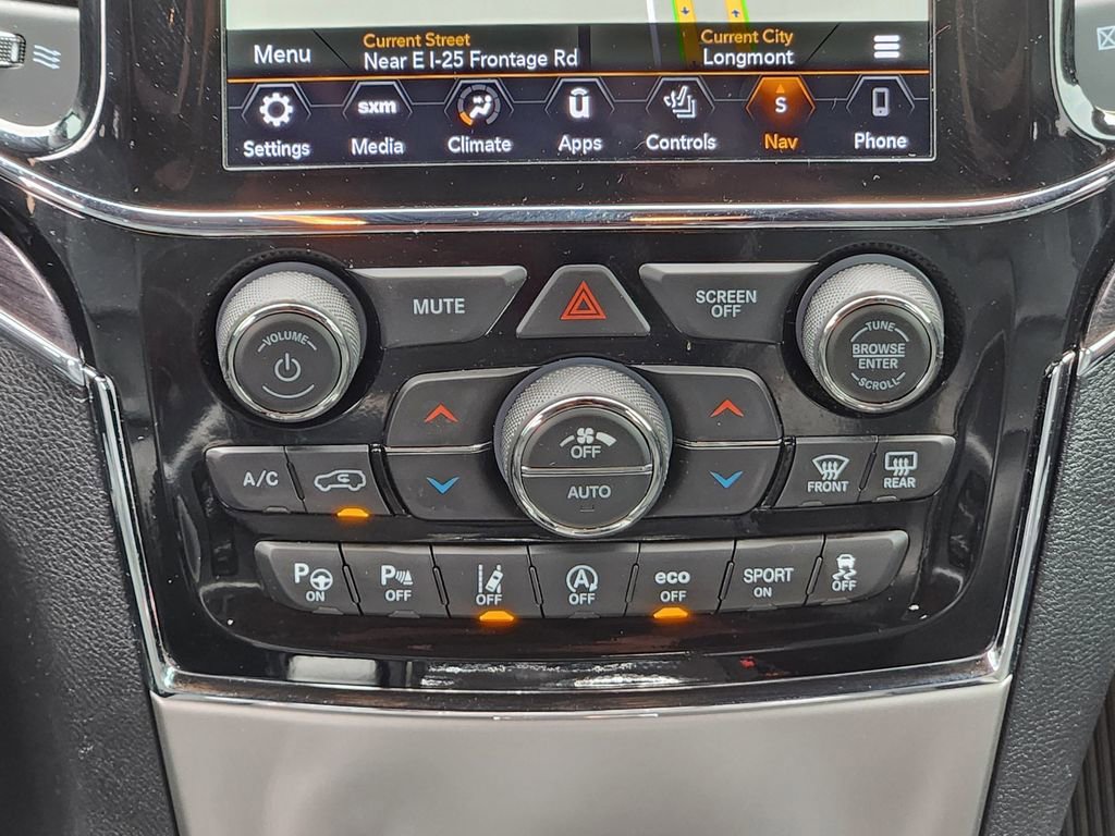 Used 2019 Jeep Grand Cherokee Overland AWD/4WD image 21