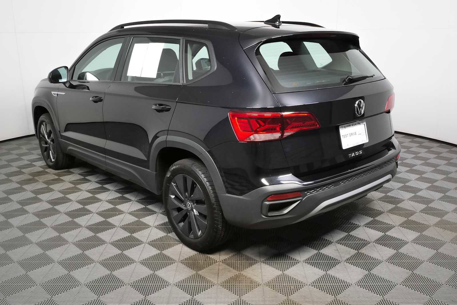 Certified 2024 Volkswagen Taos S FWD image 31