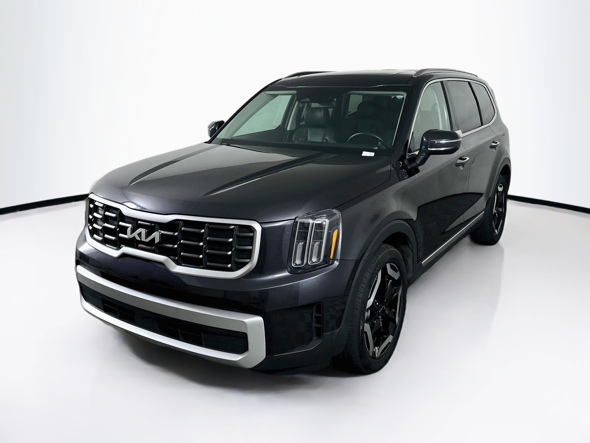 Used 2025 Kia Telluride S FWD image 3