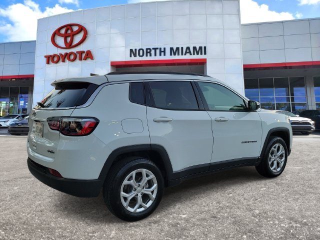 Used 2024 Jeep Compass Latitude AWD/4WD image 4
