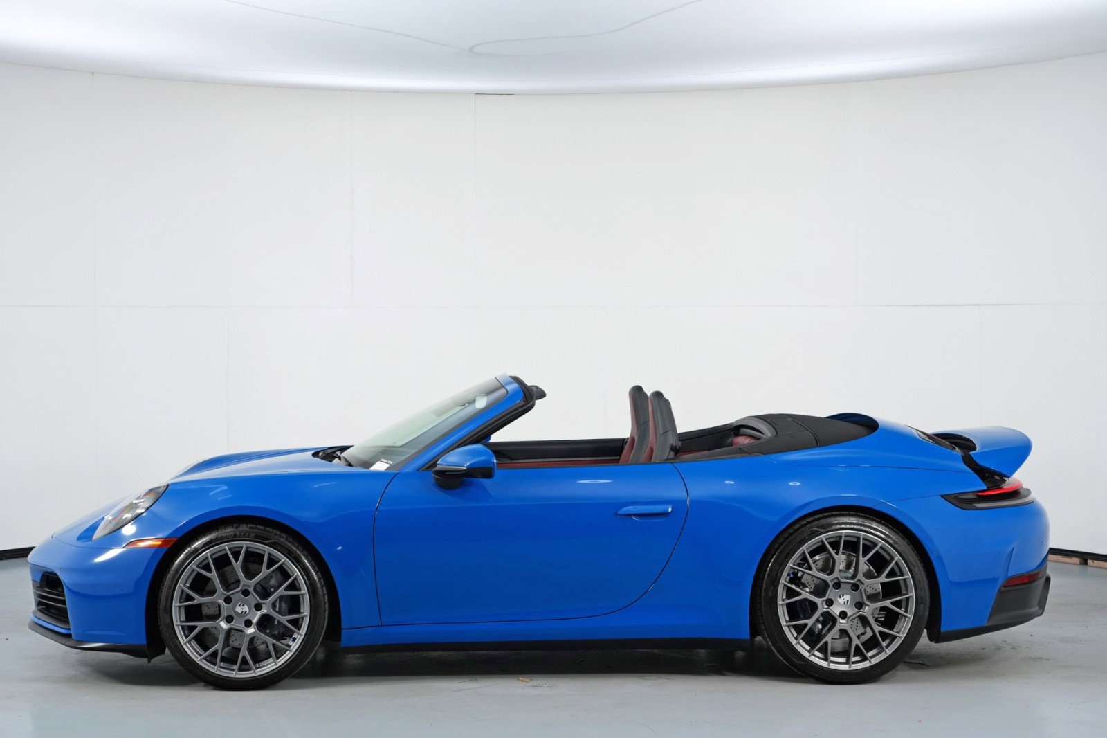 Used 2025 Porsche 911 Carrera RWD image 49