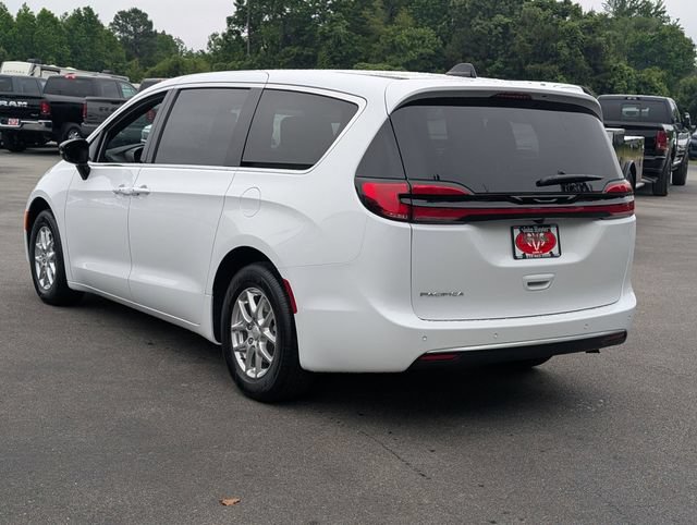 New 2027 Chrysler Pacifica Select FWD image 5