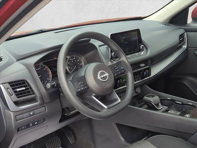 Used 2024 Nissan Rogue SV image 9