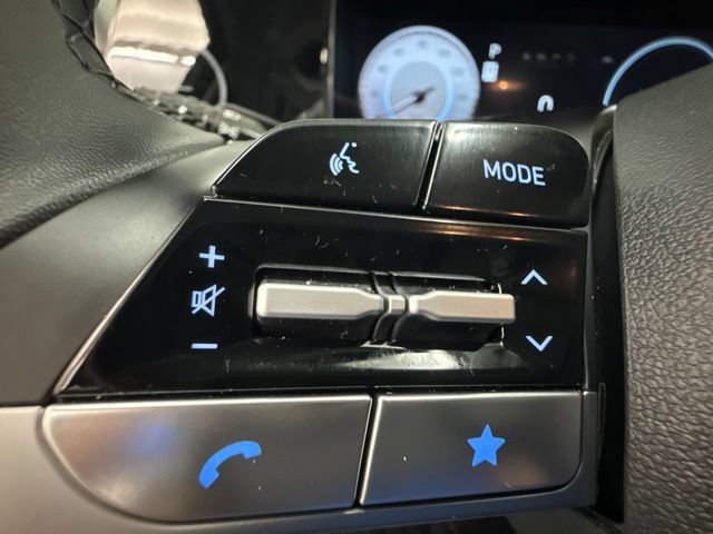 Used 2026 Hyundai Elantra Limited FWD image 25