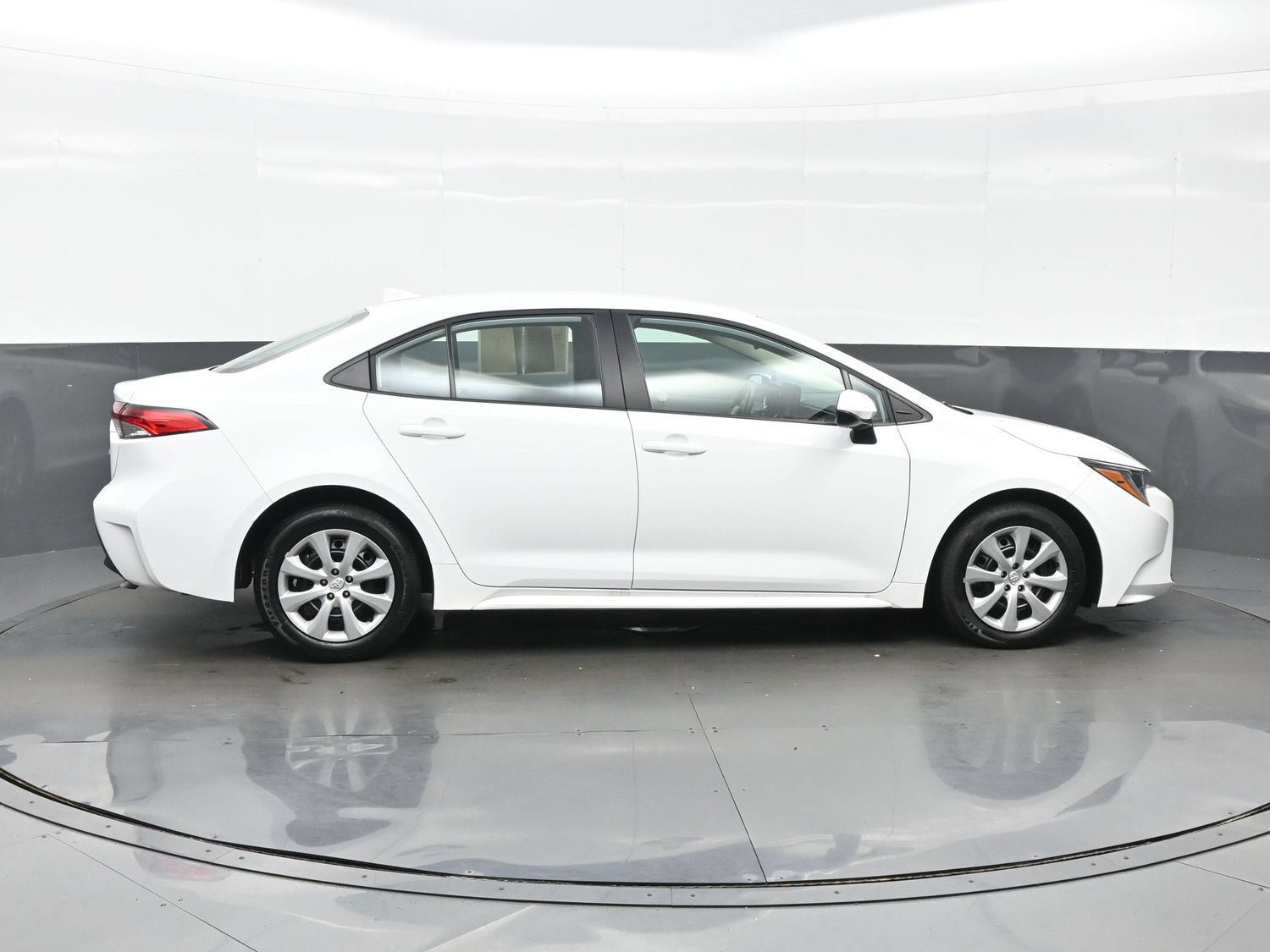 Used 2025 Toyota Corolla LE FWD image 7