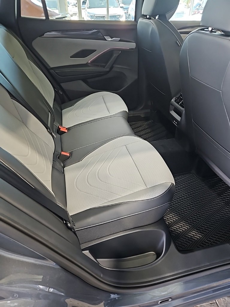 New 2026 Volkswagen Tiguan SE R-Line image 17