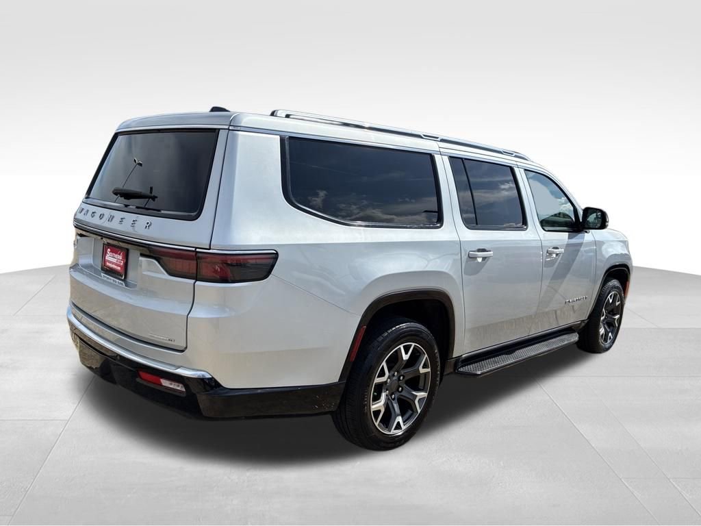 Used 2024 Jeep Wagoneer L Series III w/ Flexible Seating Group image 10