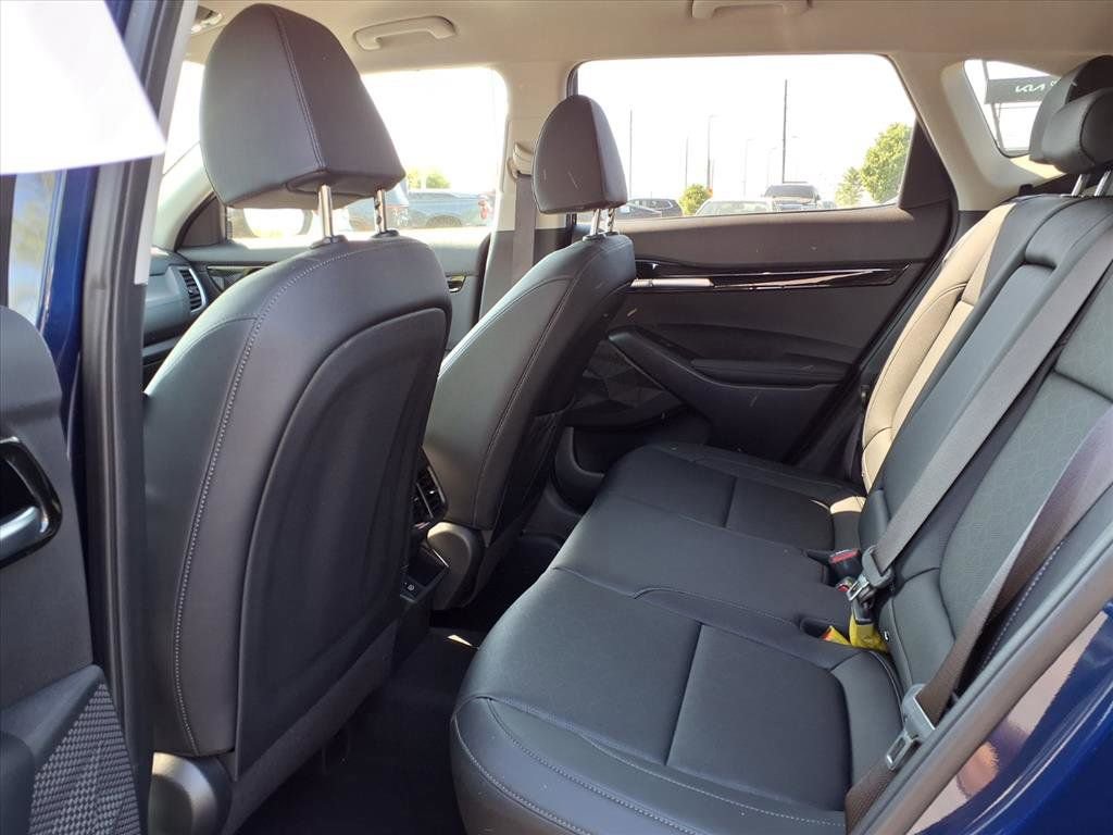 Used 2025 Kia Seltos EX AWD/4WD image 25