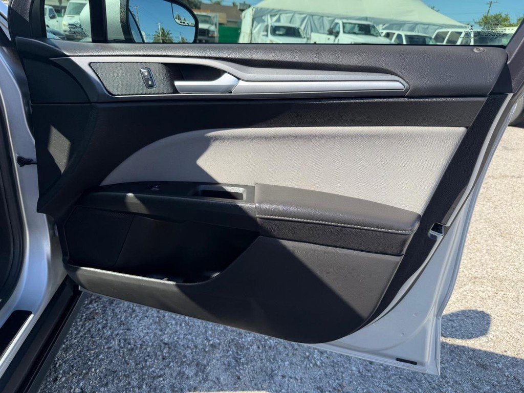 Used 2016 Ford Fusion S FWD image 19