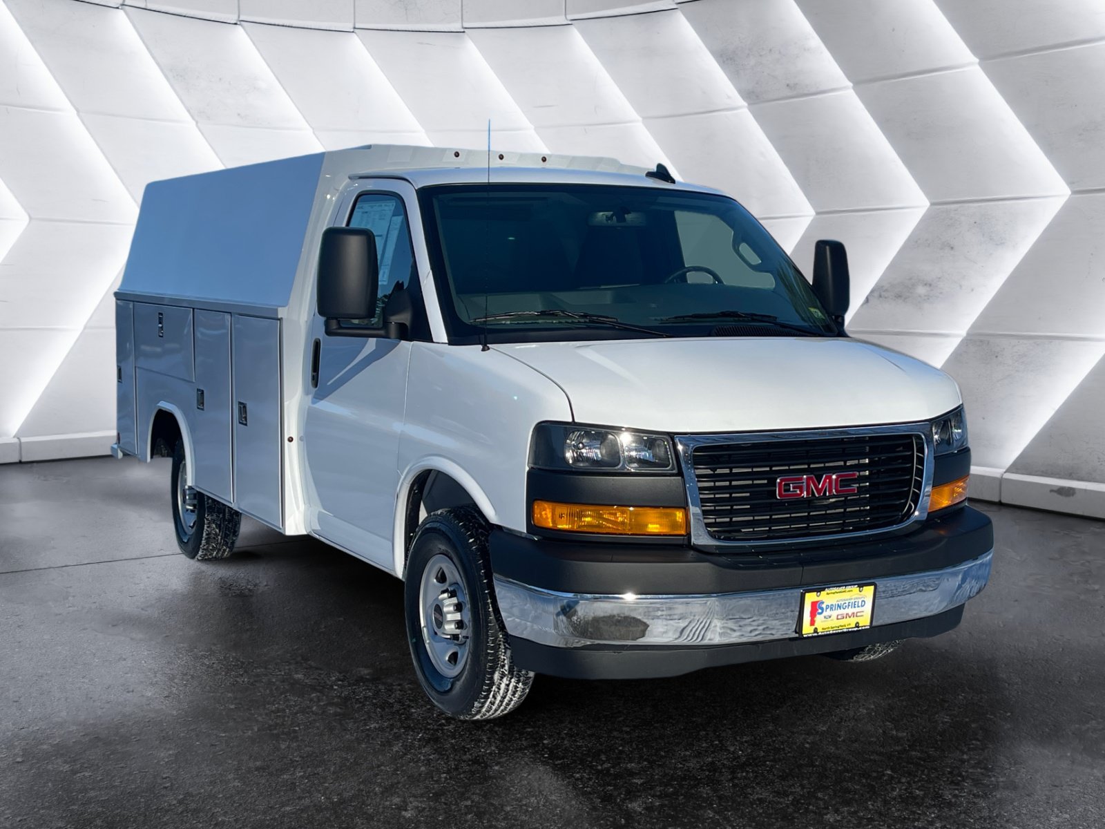 New 2026 GMC Savana 3500 w/ Power Convenience Package RWD image 8