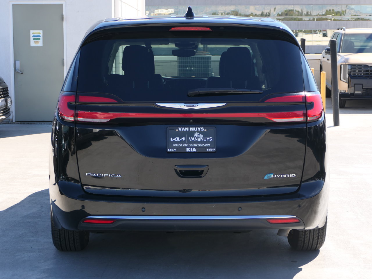 Used 2024 Chrysler Pacifica Limited FWD image 6