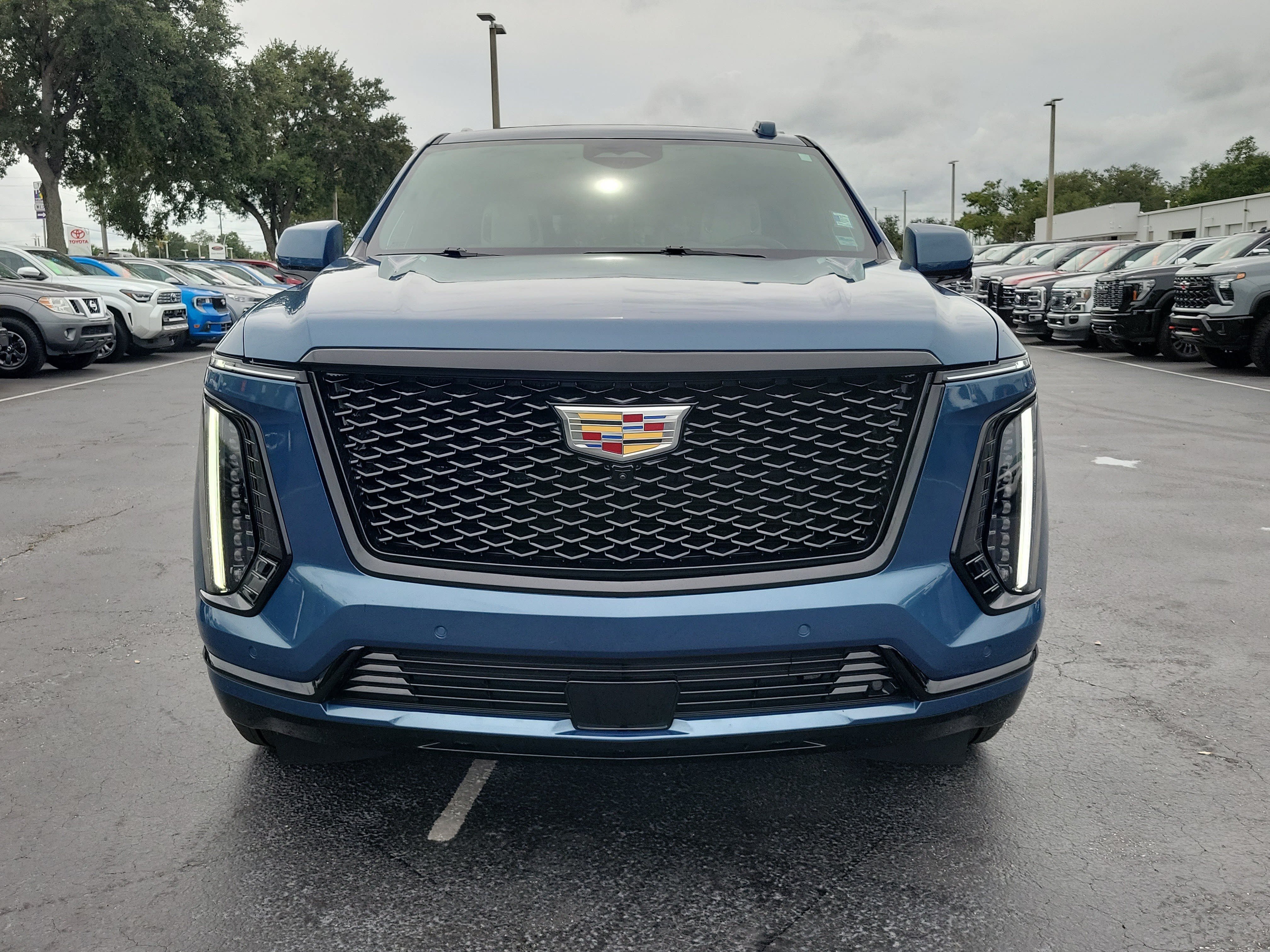 Used 2025 Cadillac Escalade Sport Platinum AWD/4WD image 2