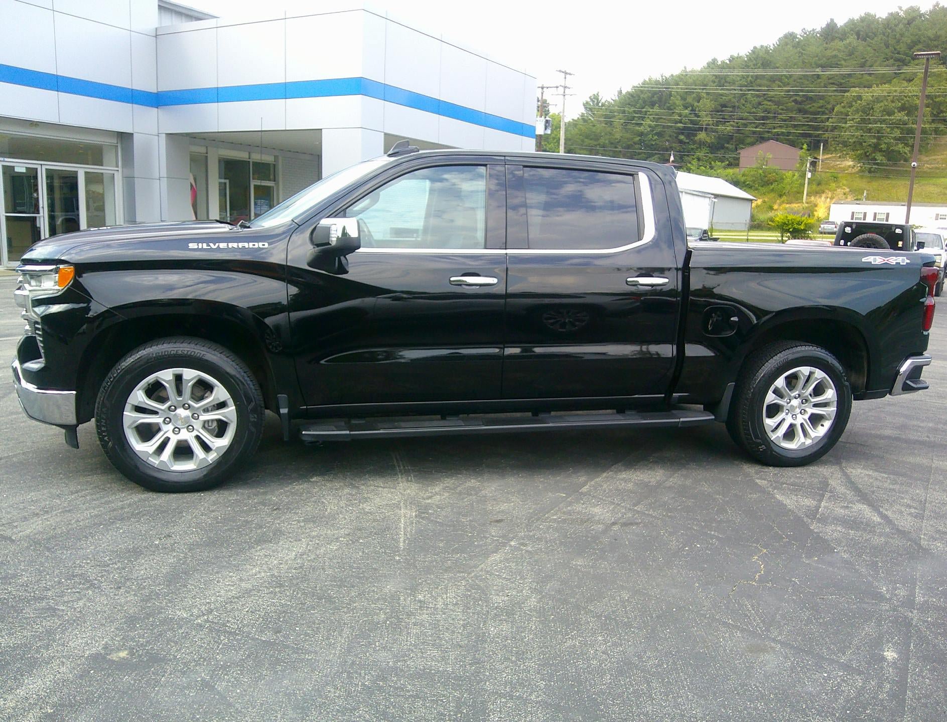 Used 2024 Chevrolet Silverado 1500 LTZ w/ LTZ Convenience Package II AWD/4WD image 2