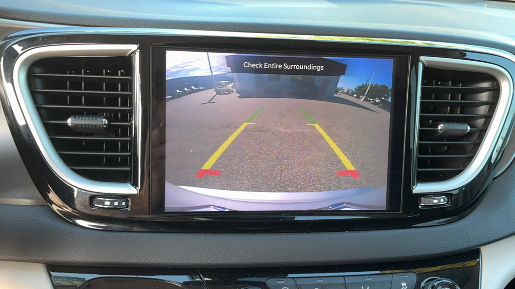 Used 2024 Chrysler Pacifica Touring-L FWD image 21