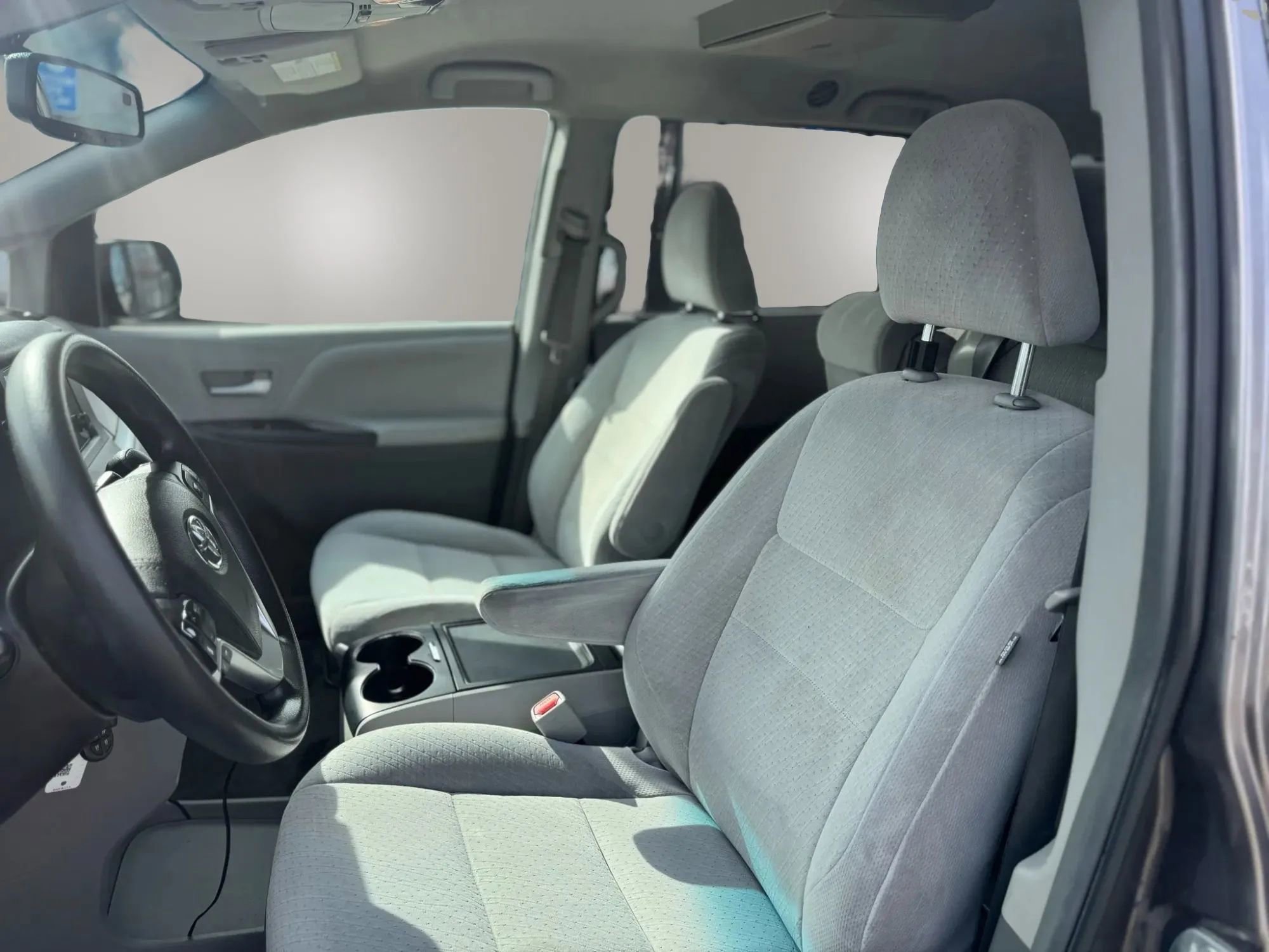 Used 2015 Toyota Sienna LE image 9