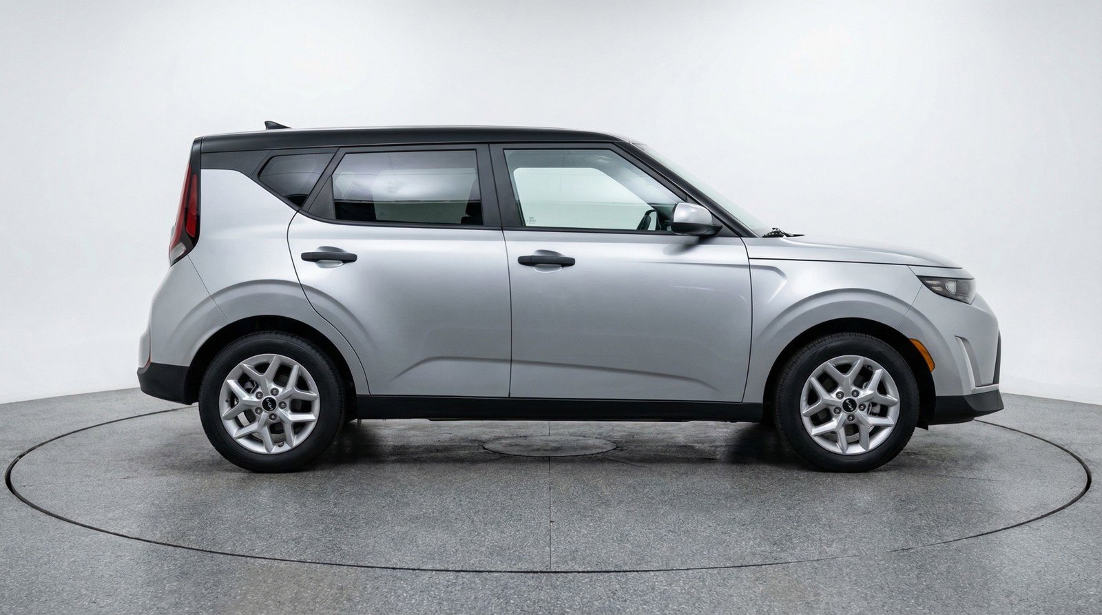 Used 2025 Kia Soul LX w/ LX Technology Package FWD image 11