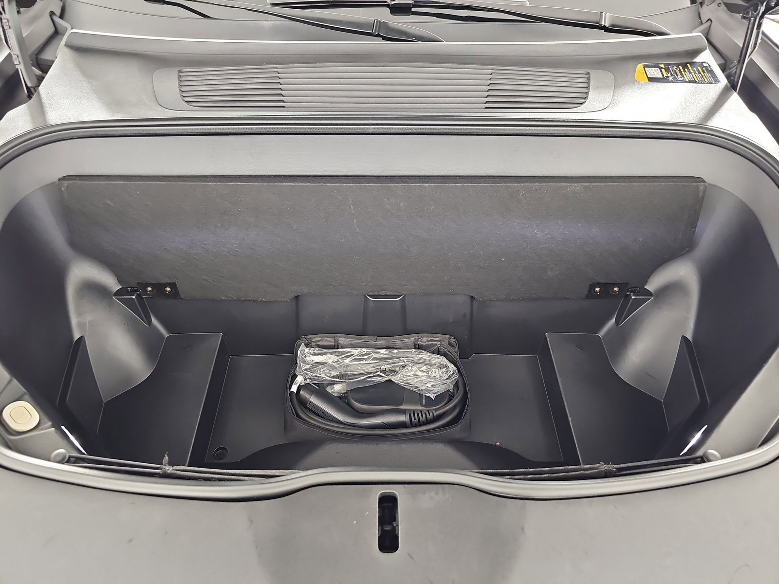 Used 2022 Rivian R1S Launch Edition image 14