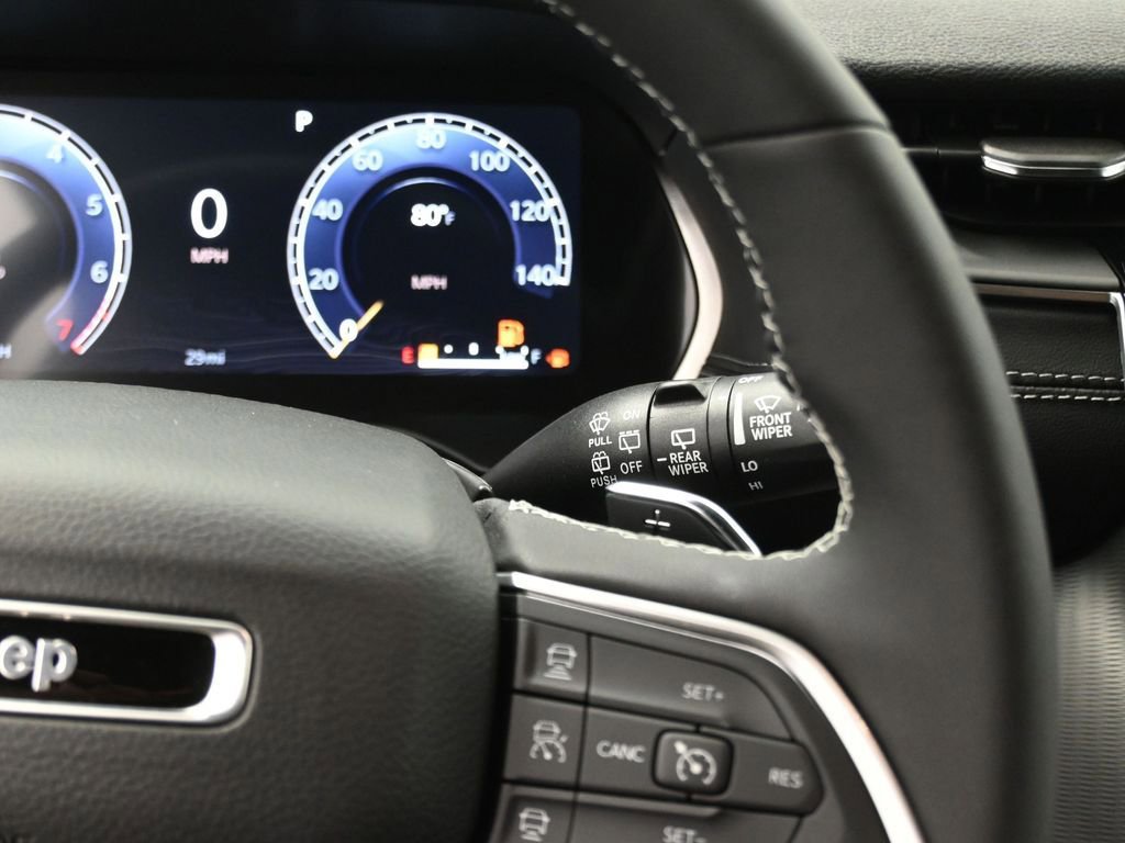 New 2025 Jeep Grand Cherokee L Altitude image 23