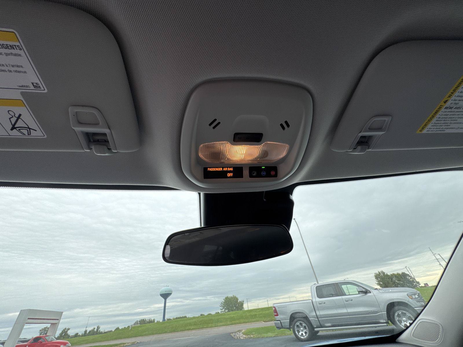 Used 2025 Chevrolet Trax LT FWD image 25