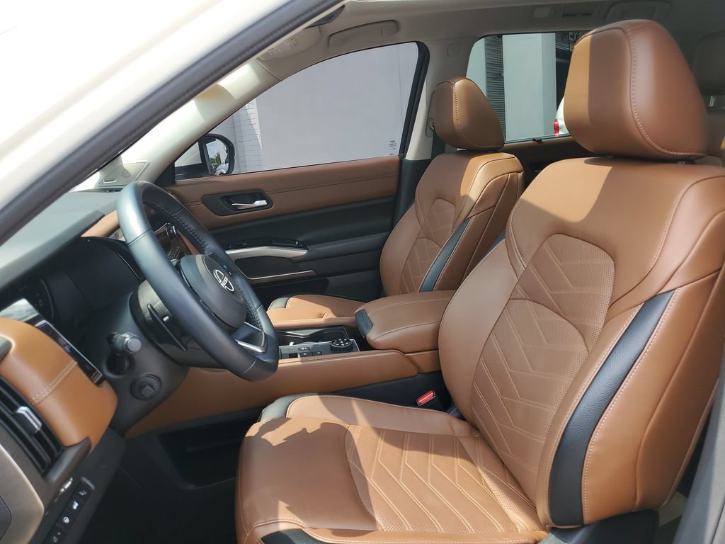 Used 2023 Nissan Pathfinder Platinum AWD/4WD image 5