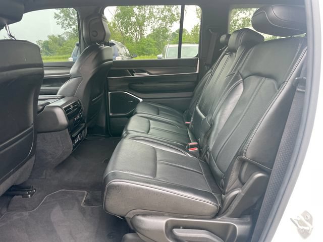 Used 2024 Jeep Wagoneer L Series II w/ Flexible Seating Group AWD/4WD image 28
