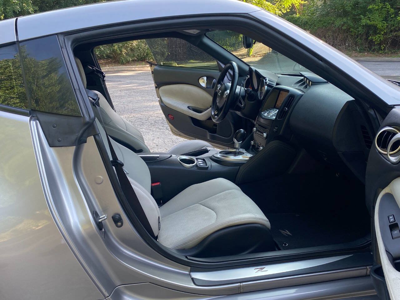 Used 2010 Nissan 370Z Touring w/ Sport Pkg RWD image 40