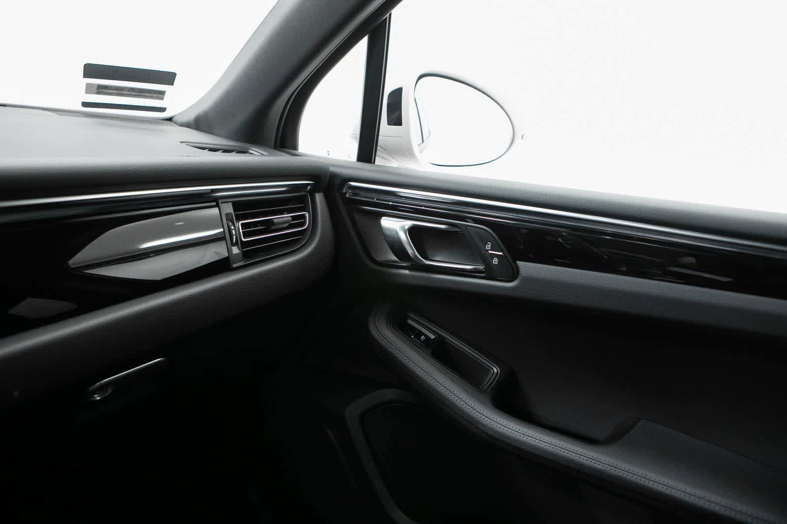 Certified 2023 Porsche Macan image 24