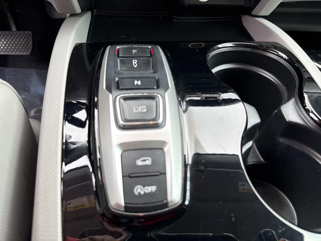 Used 2017 Honda Pilot Touring image 32