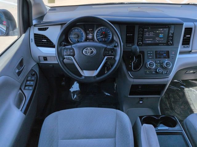 Used 2018 Toyota Sienna LE FWD image 16