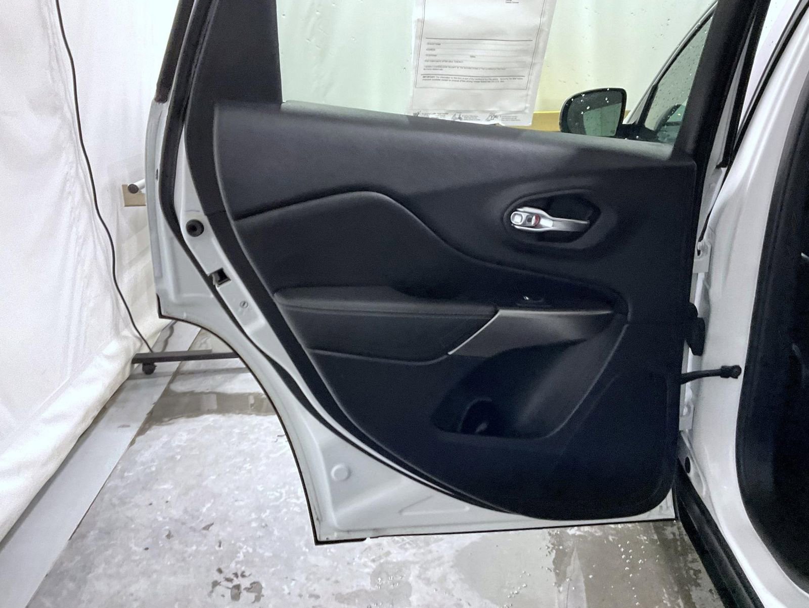 Used 2019 Jeep Cherokee Limited AWD/4WD image 18