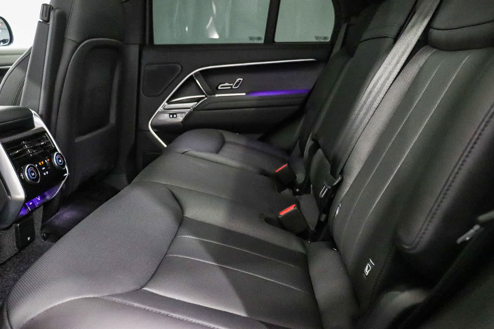 Used 2025 Land Rover Range Rover SE AWD/4WD image 19