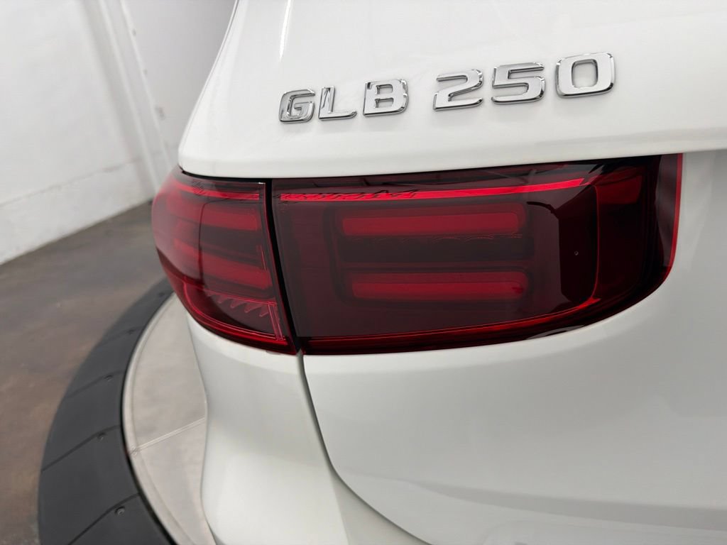 New 2026 Mercedes-Benz GLB 250 image 11