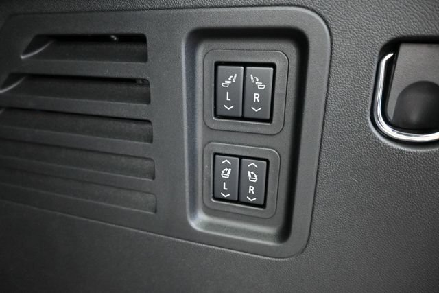 New 2027 Chevrolet Traverse RS w/ LPO, Floor Liner Package FWD image 9