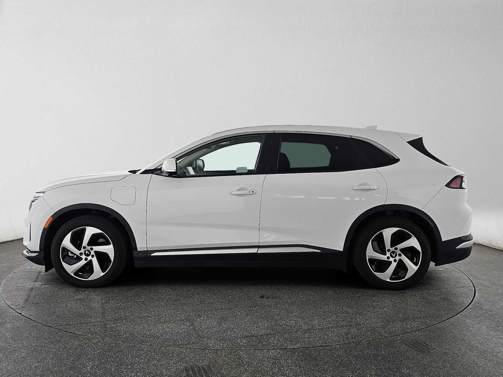 Used 2023 VinFast VF 8 Eco AWD/4WD image 6