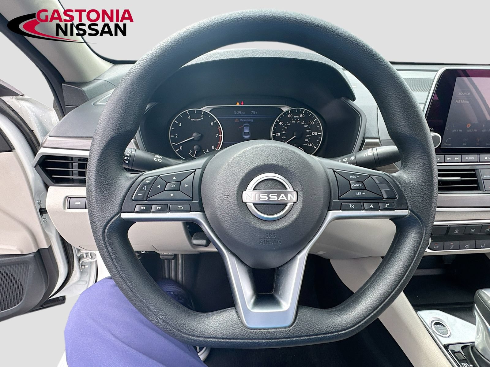 Used 2025 Nissan Altima 2.5 SV FWD image 14