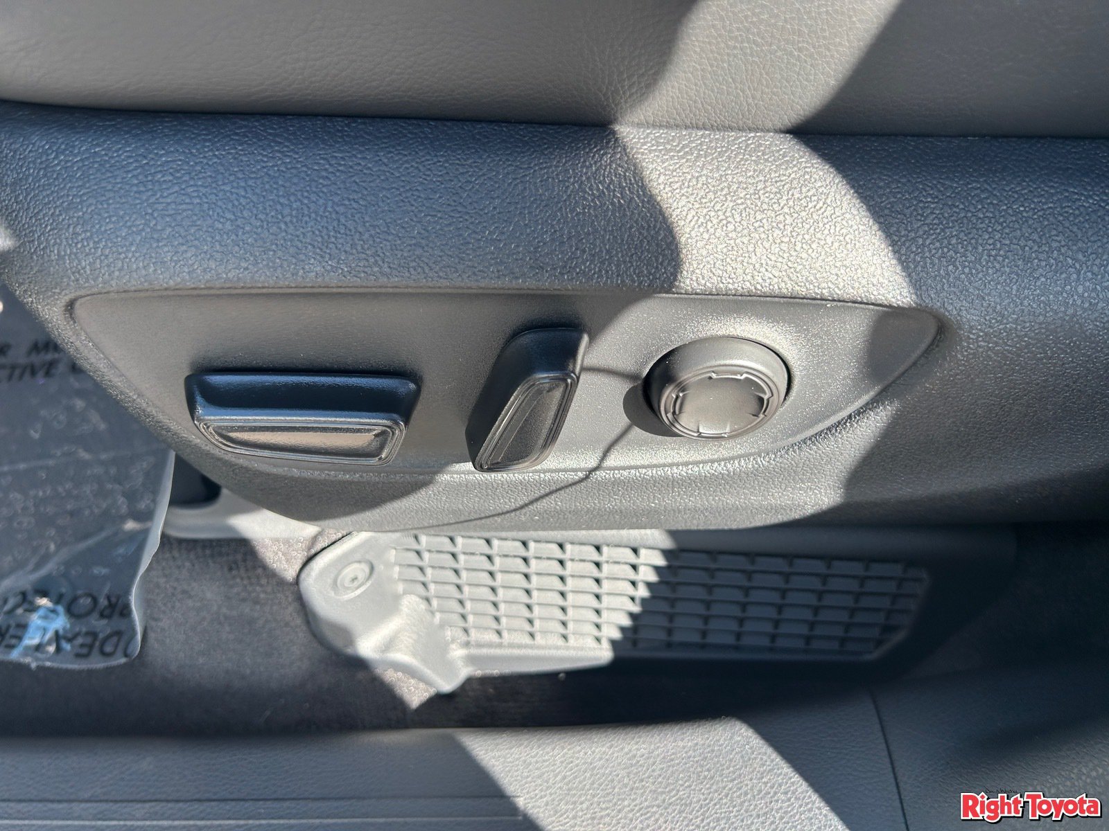 New 2026 Toyota Sienna Platinum AWD/4WD image 23