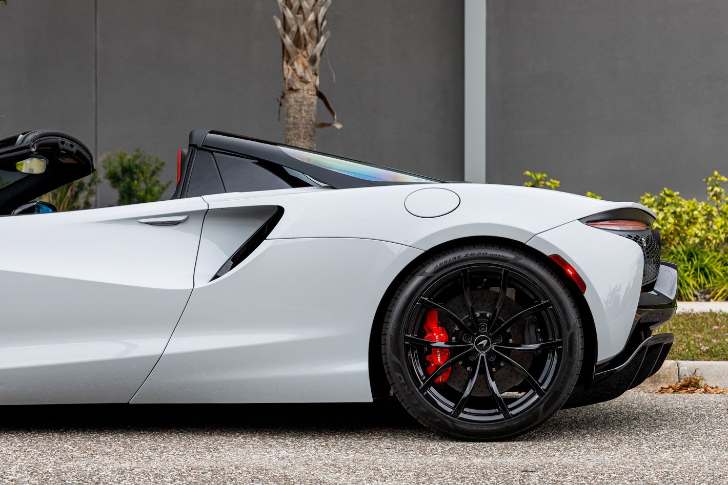 Used 2025 McLaren Artura Spider image 26