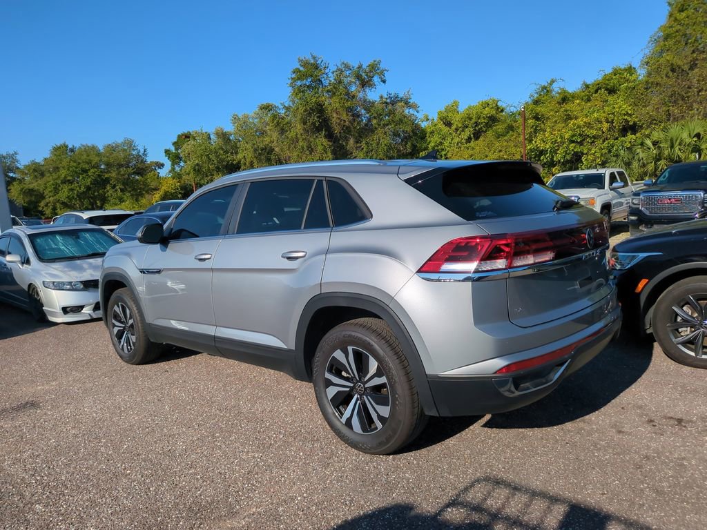 Used 2025 Volkswagen Atlas Cross Sport SE AWD/4WD image 3
