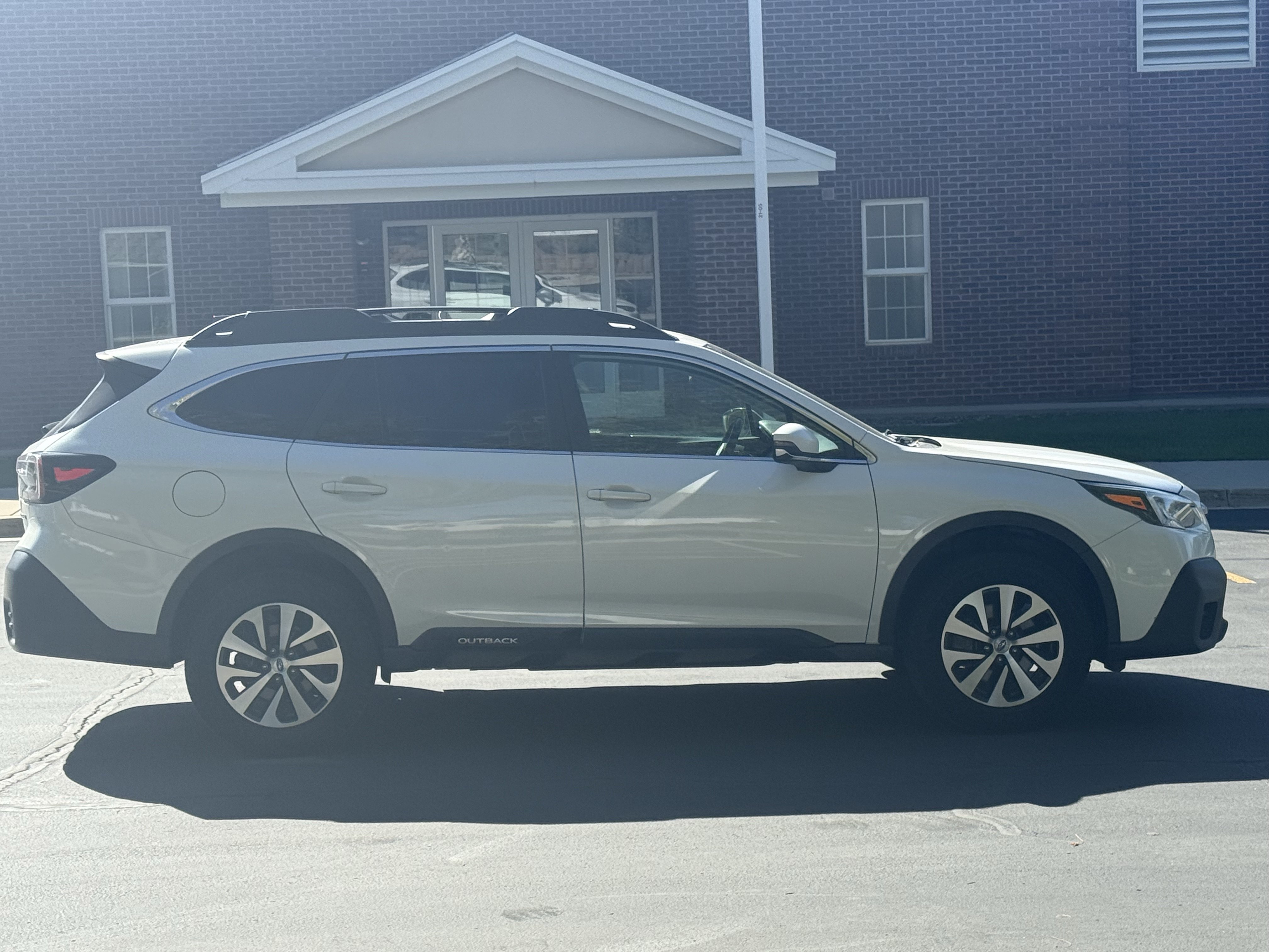 Used 2022 Subaru Outback Premium AWD/4WD image 3