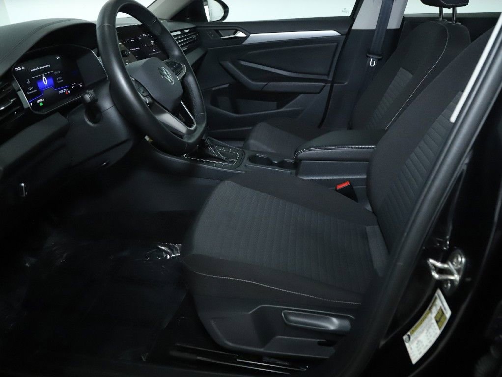 Used 2025 Volkswagen Jetta S image 18