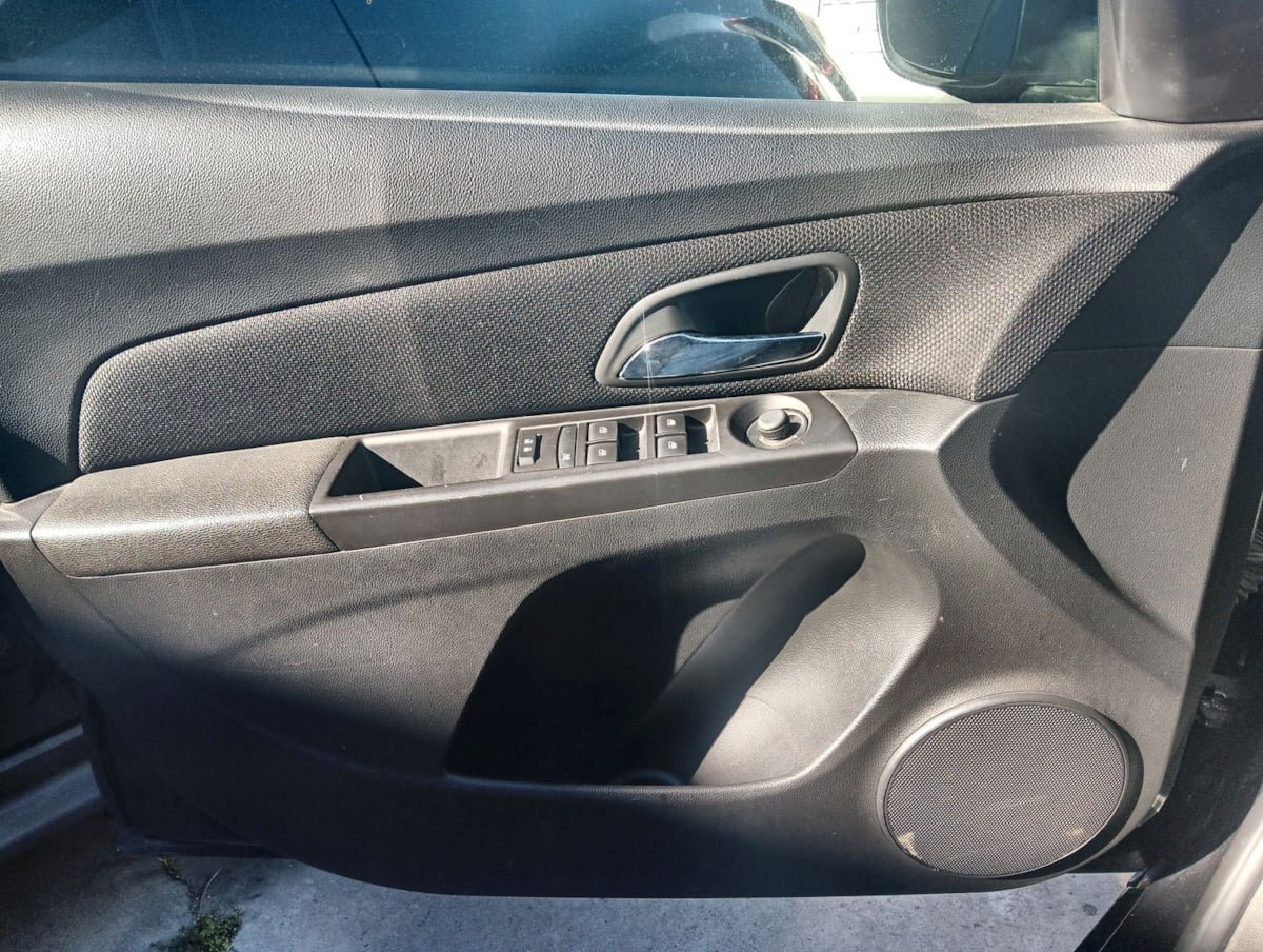 Used 2016 Chevrolet Cruze LT FWD image 15