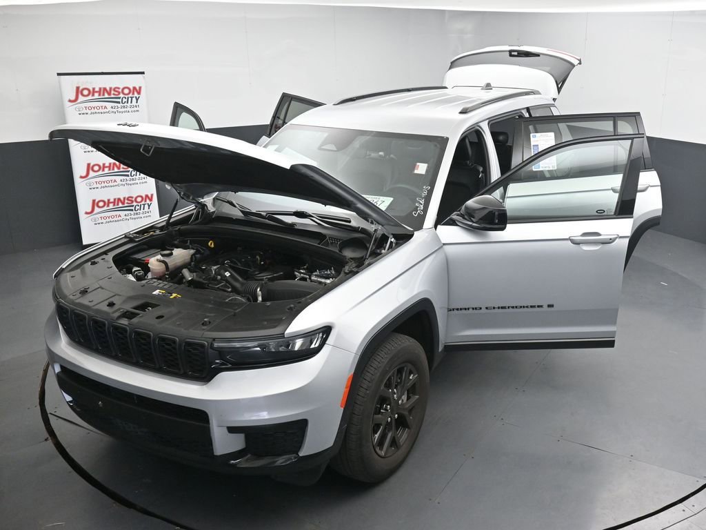 Used 2024 Jeep Grand Cherokee L Laredo AWD/4WD image 26