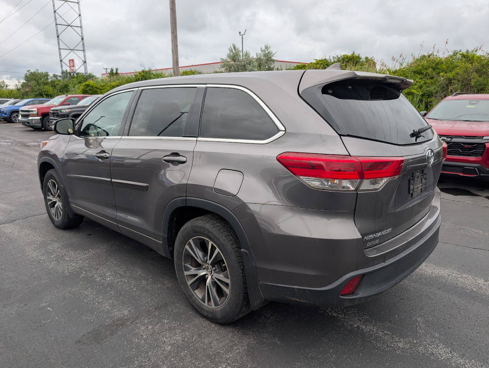 Used 2017 Toyota Highlander Plus AWD/4WD image 6