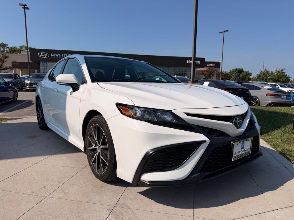 Used 2023 Toyota Camry SE w/ Convenience Package FWD image 7